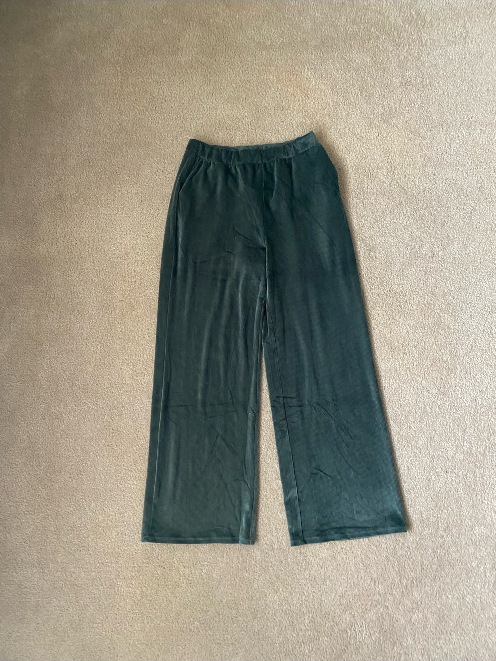 Vuori Forest Green Velour Lounge Pants - Picture 2 of 5